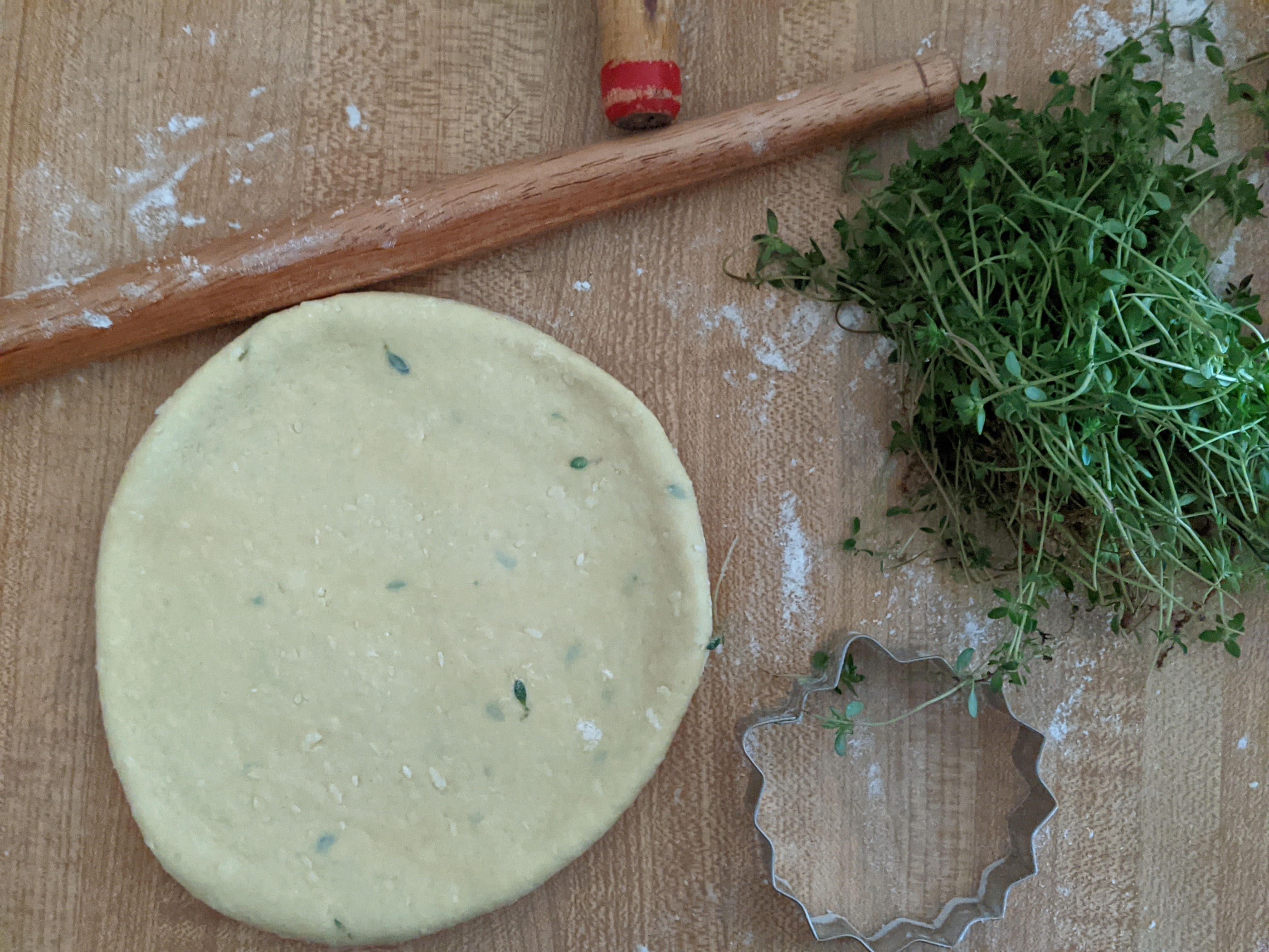 Turmeric and thyme breakfast roti biscuits